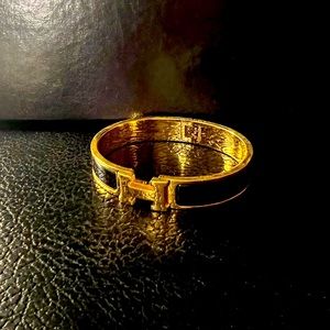 Clic H bracelet from Hermès, Narrow bracelet in enamel with gold-plated hardware